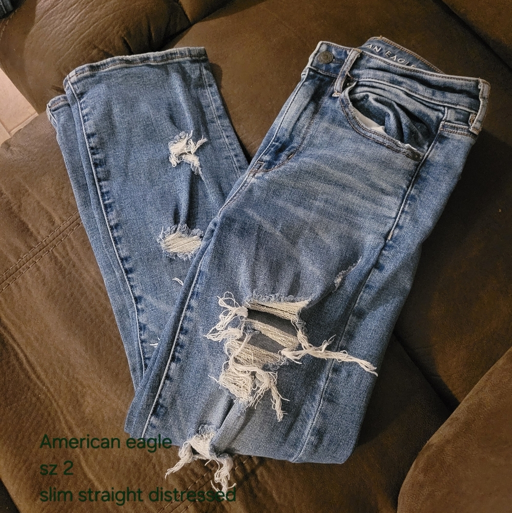 Slim straight distressed jeans
